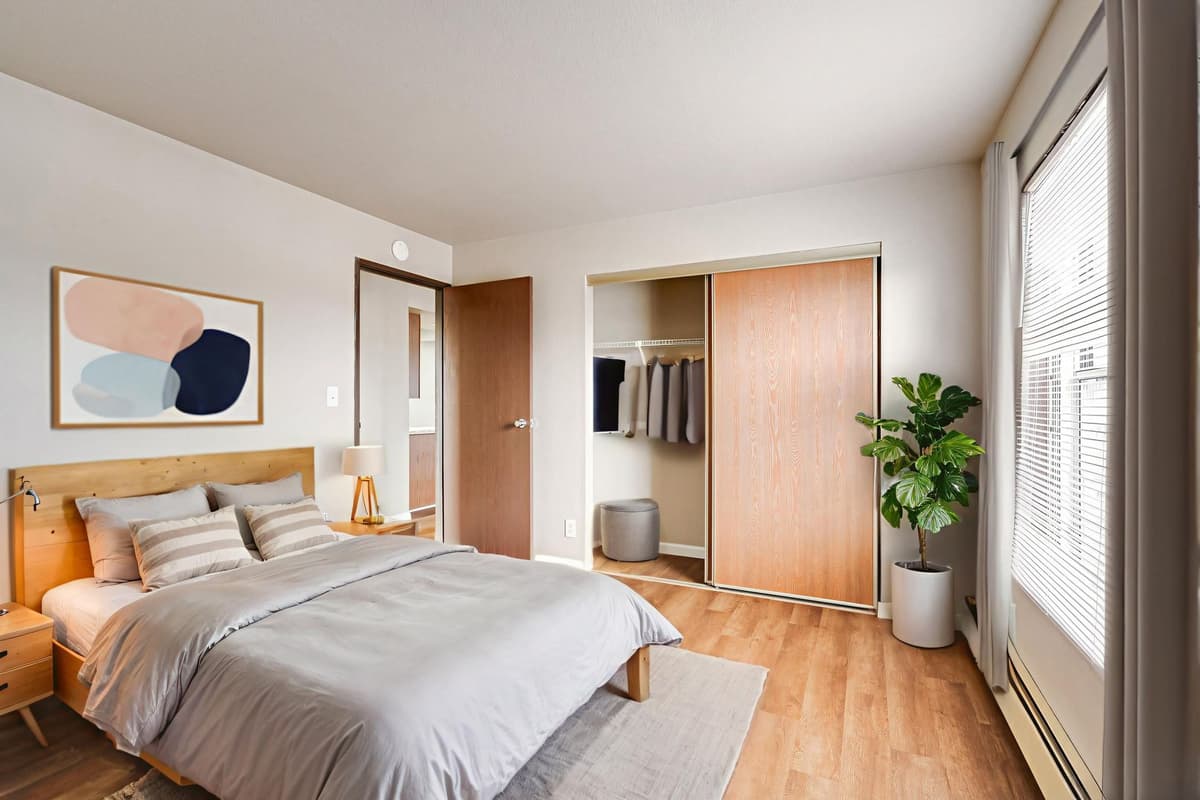Milwaukee County apartments for rent - image - large (39).jpg