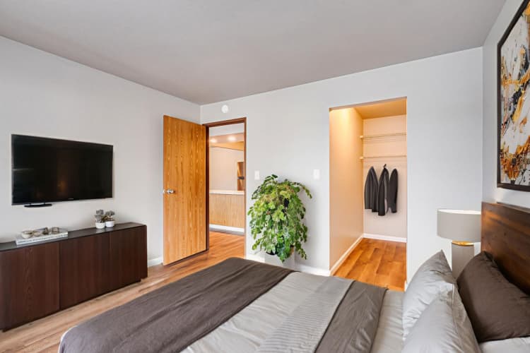Milwaukee County apartments for rent - image - large (4).jpg
