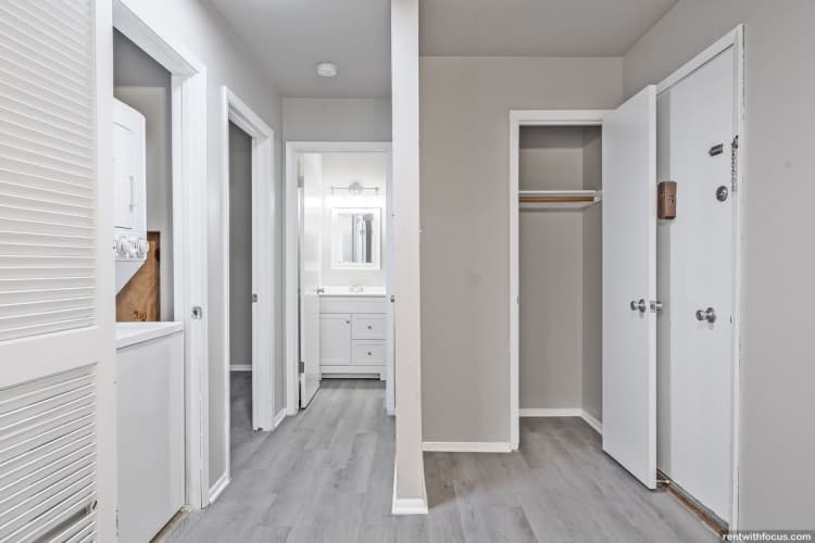 Milwaukee County apartments for rent - image - large (21).jpg
