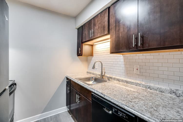 Milwaukee County apartments for rent - image - large (26).jpg
