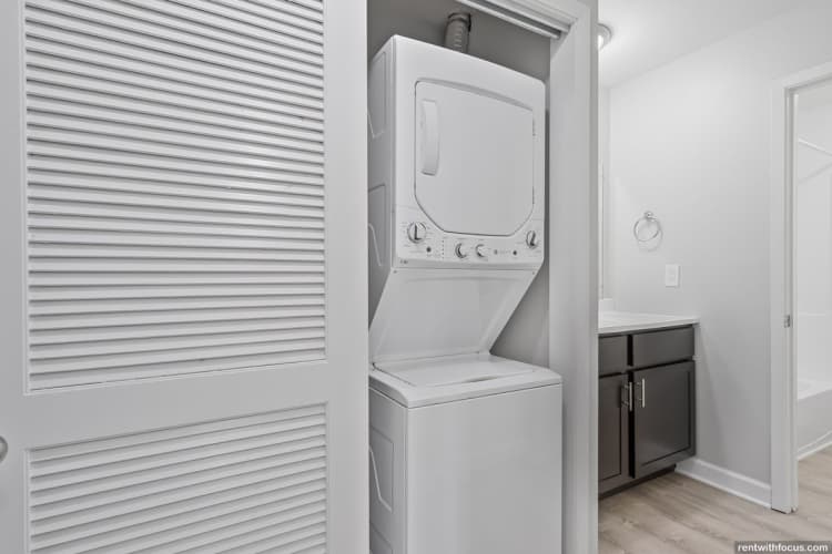 Milwaukee County apartments for rent - image - large (37).jpg