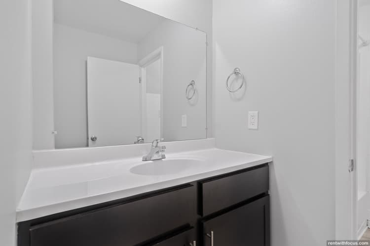 Milwaukee County apartments for rent - image - large (38).jpg