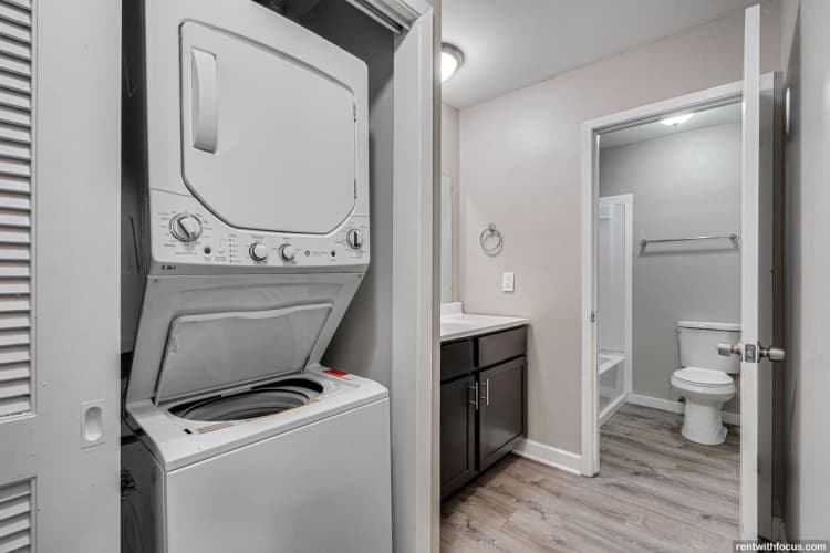Milwaukee County apartments for rent - image - large (54).jpg