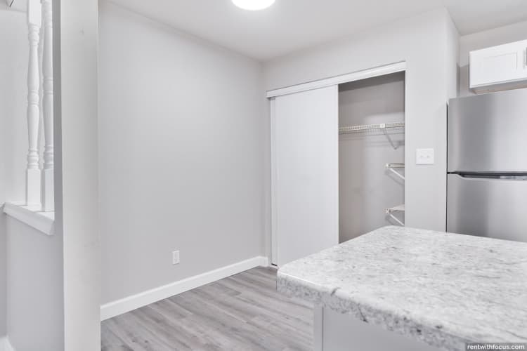 Milwaukee County apartments for rent - image - large (15).jpg
