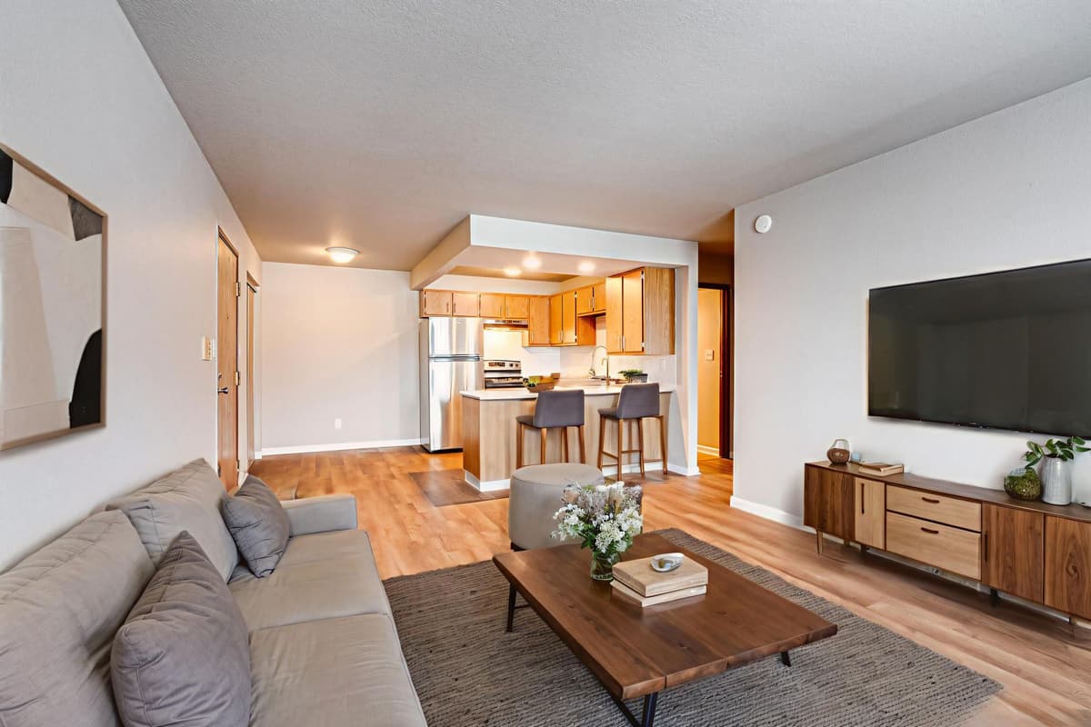 Milwaukee County apartments for rent - image - large (23).jpg