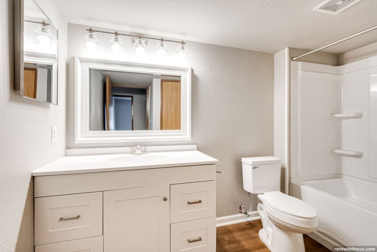 Milwaukee County apartments for rent - image - large (26).jpg