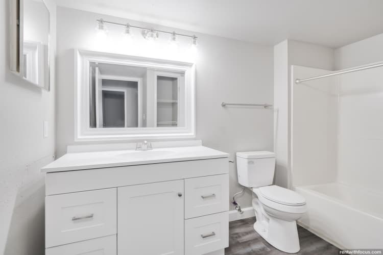 Milwaukee County apartments for rent - image - large (30).jpg