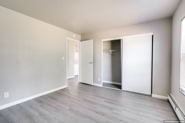 Milwaukee County apartments for rent - image - large (53).jpg