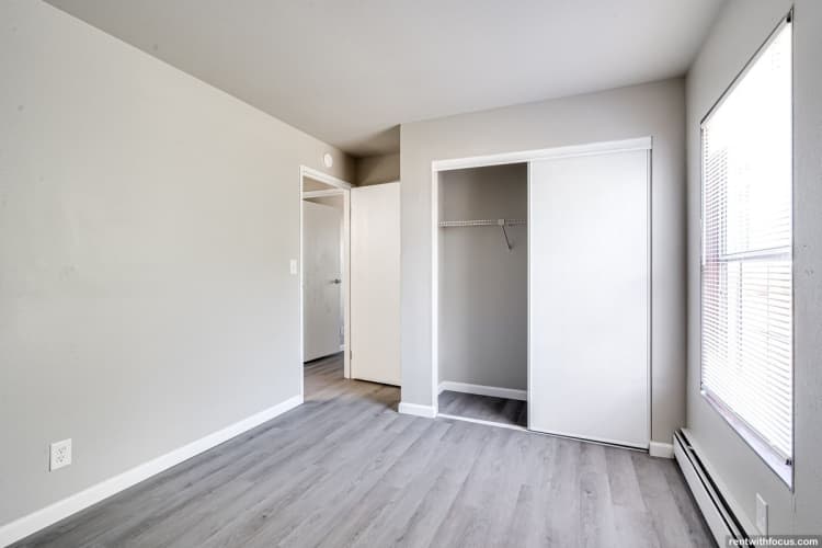 Milwaukee County apartments for rent - image - large (54).jpg