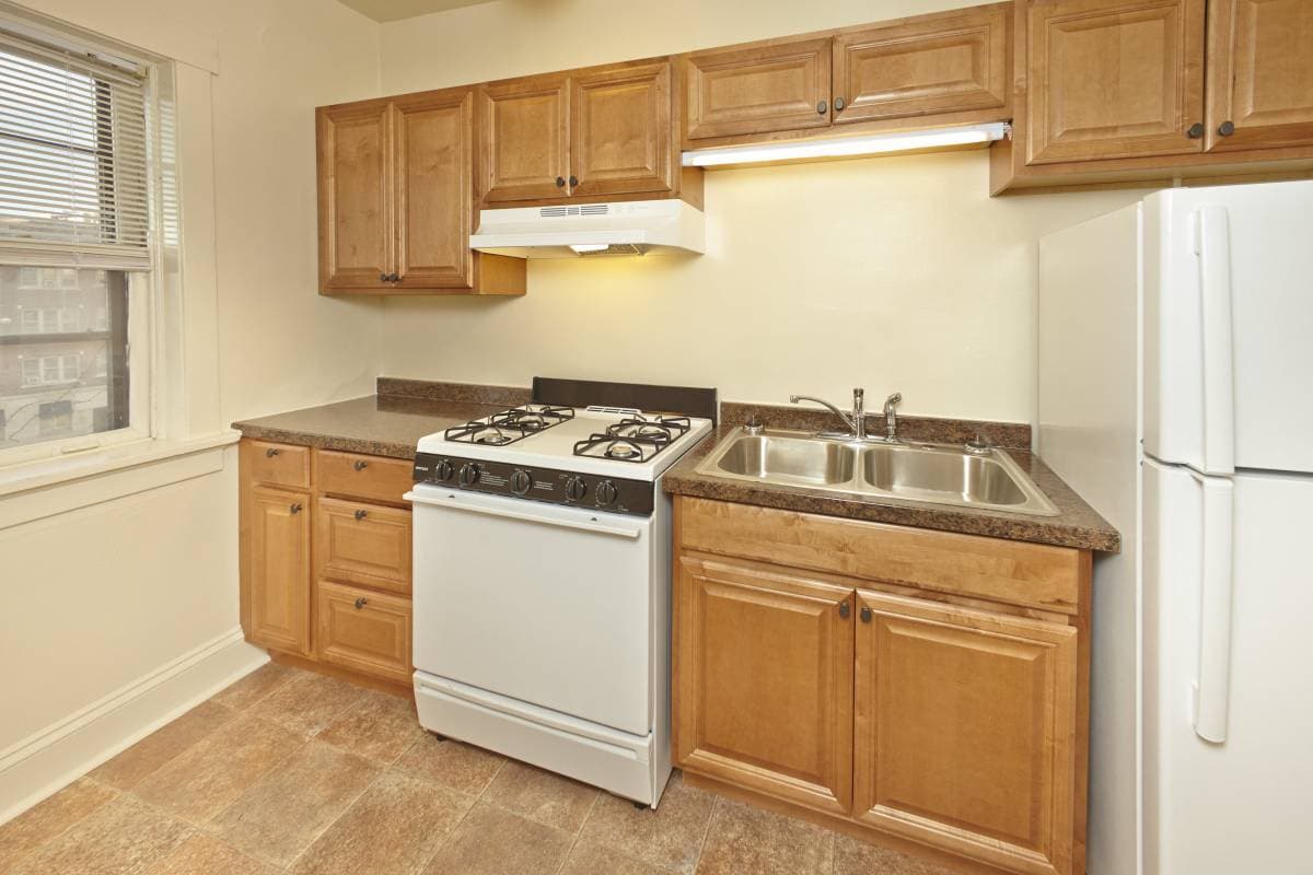Milwaukee County apartments for rent - Property image - The Holland Apartments - 3