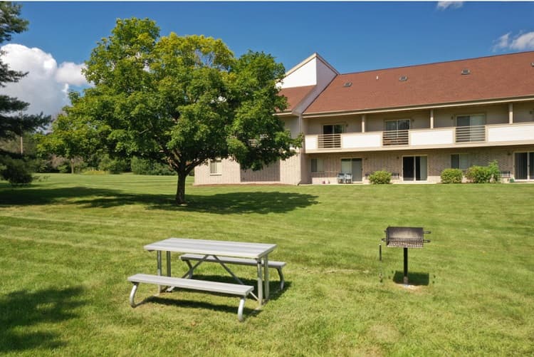 Milwaukee County apartments for rent - image - OutsideGrillRESIZED.jpg