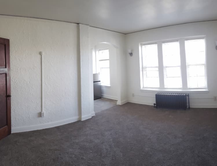 Milwaukee County apartments for rent - image - Pleasant 202 Livingroom1.png