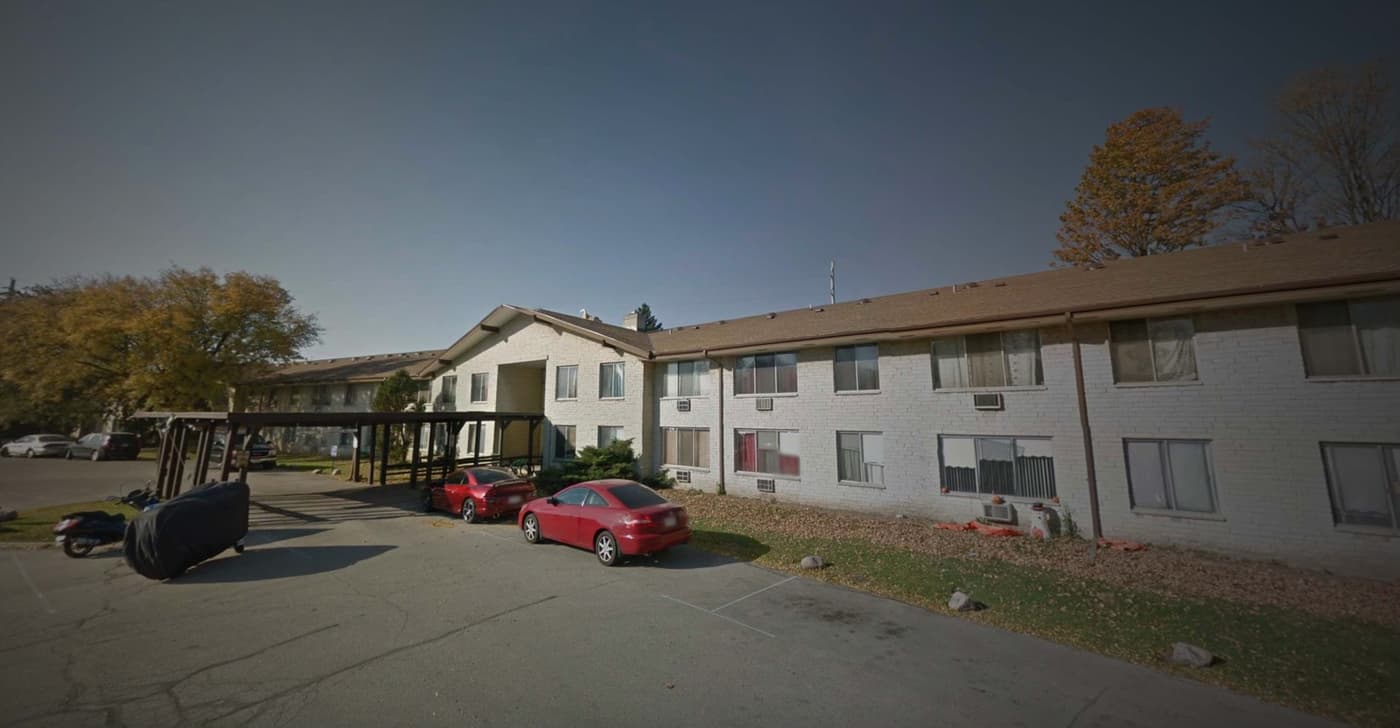 Milwaukee County apartments for rent - Property image - Park Side Pool - 1