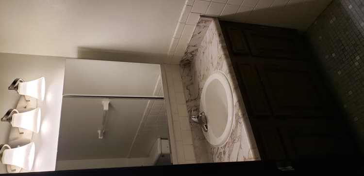 Milwaukee County apartments for rent - image - Bathroom 2.jpg