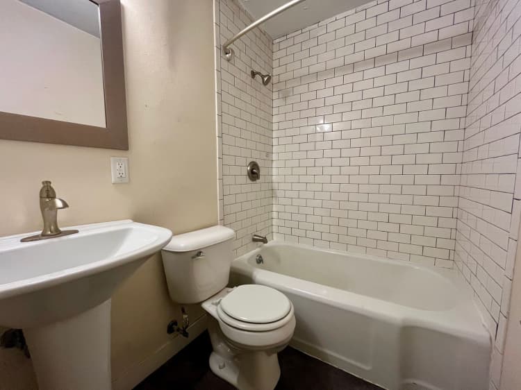Milwaukee County apartments for rent - image - large (17).jpeg