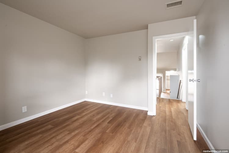 Milwaukee County apartments for rent - image - large (11).jpg