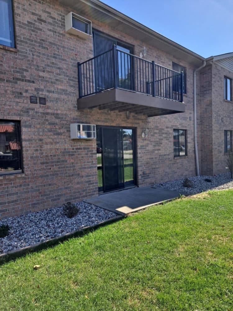 Milwaukee County apartments for rent - image - Patio-Balcony-rotated.jpg
