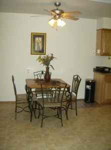 Milwaukee County apartments for rent - image - nw-milwaukee-rivercourt-apartments-dining.jpg