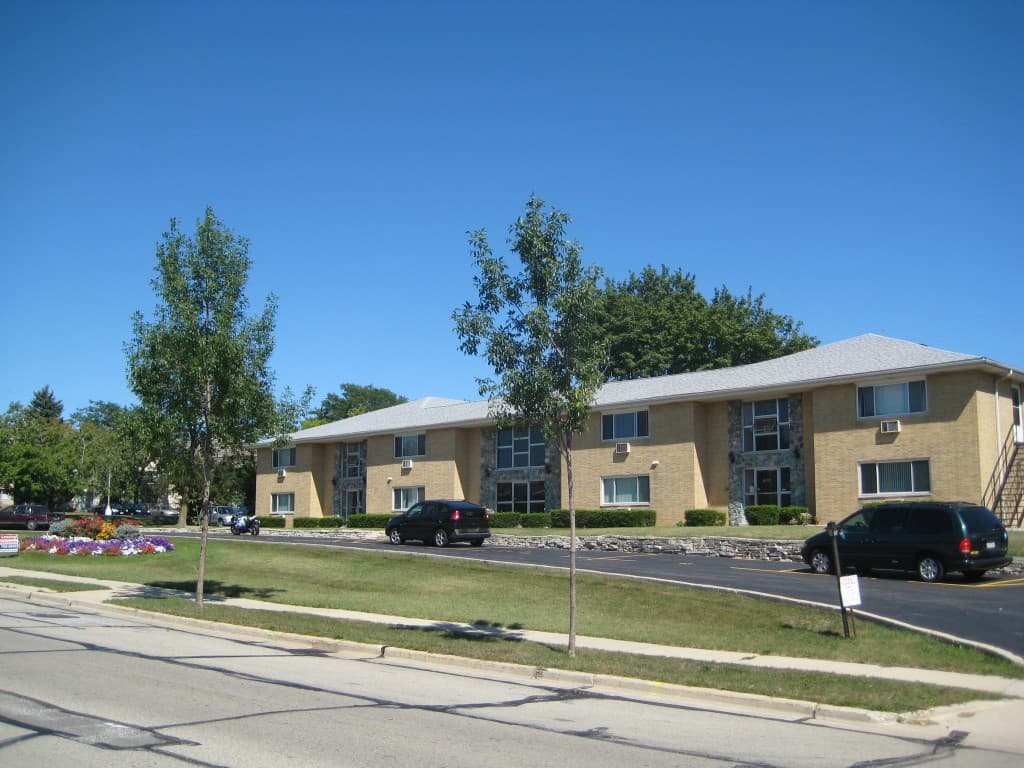 Milwaukee County apartments for rent - Property image - Rivercourt Apartments - 2