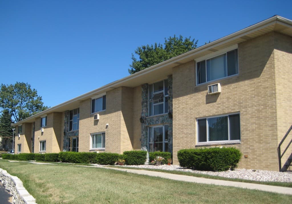 Milwaukee County apartments for rent - Property image - Rivercourt Apartments - 3