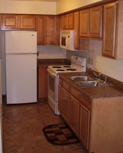 Milwaukee County apartments for rent - image - nw-milwaukee-rivercourt-apartments-kitchen-1.jpg