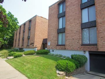 Milwaukee County apartments for rent - image - Candlelight 1.jpg