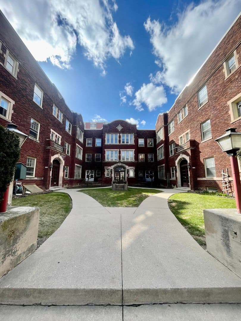 Milwaukee County apartments for rent - Property image - 2507-2515 N Stowell - 2