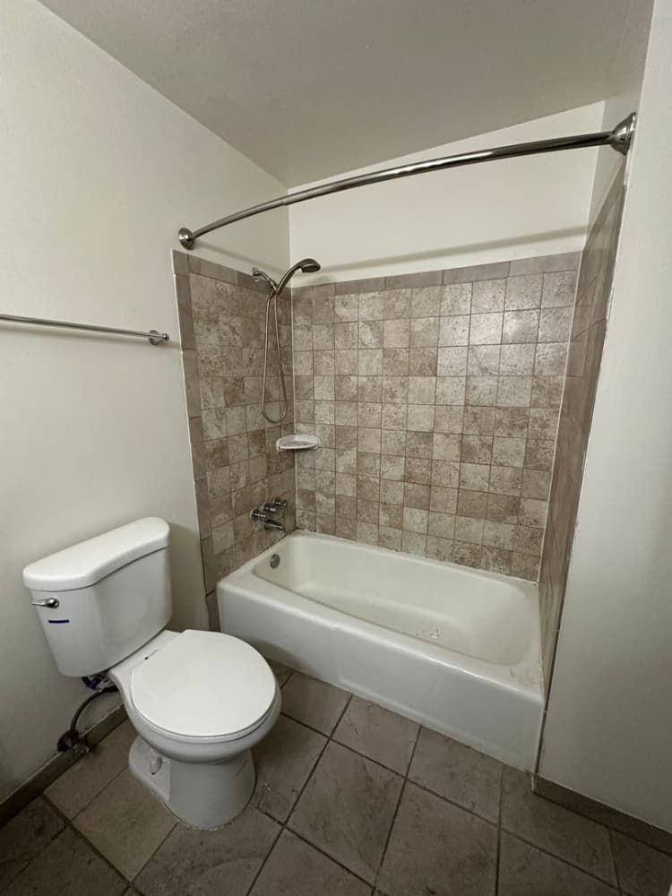 Milwaukee County apartments for rent - image - large (41).jpeg