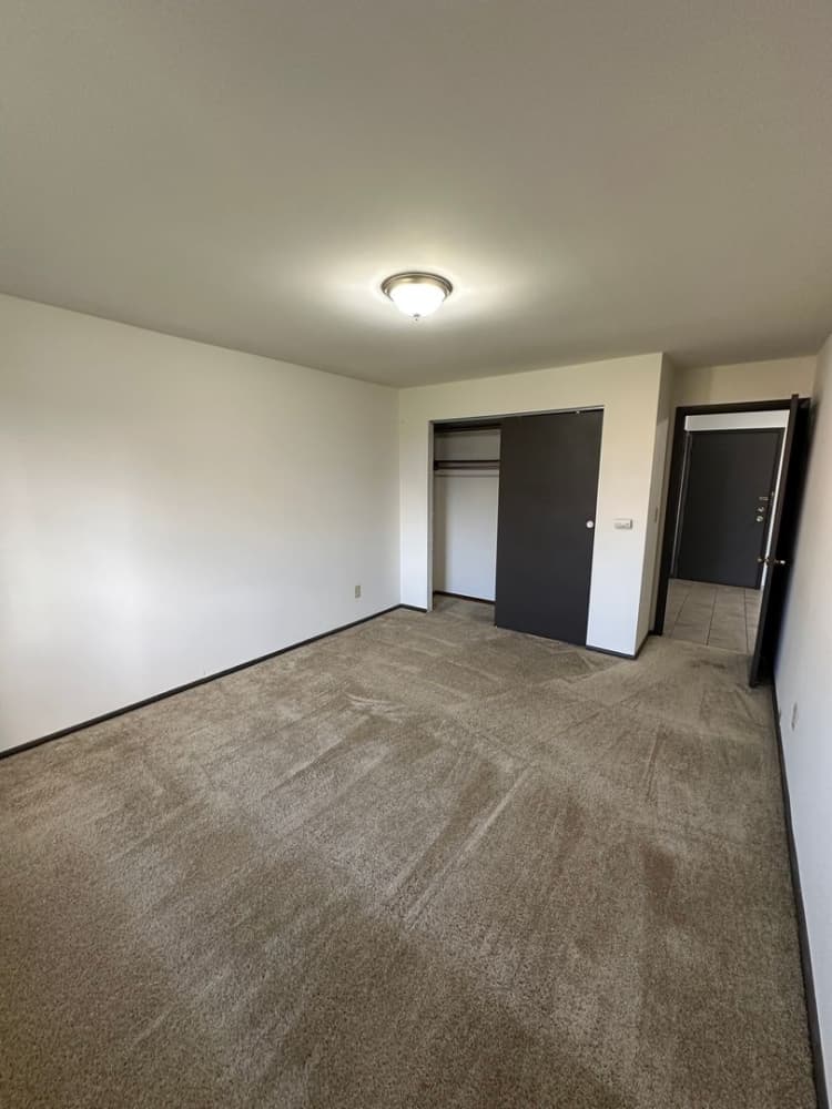Milwaukee County apartments for rent - image - large (38).jpeg