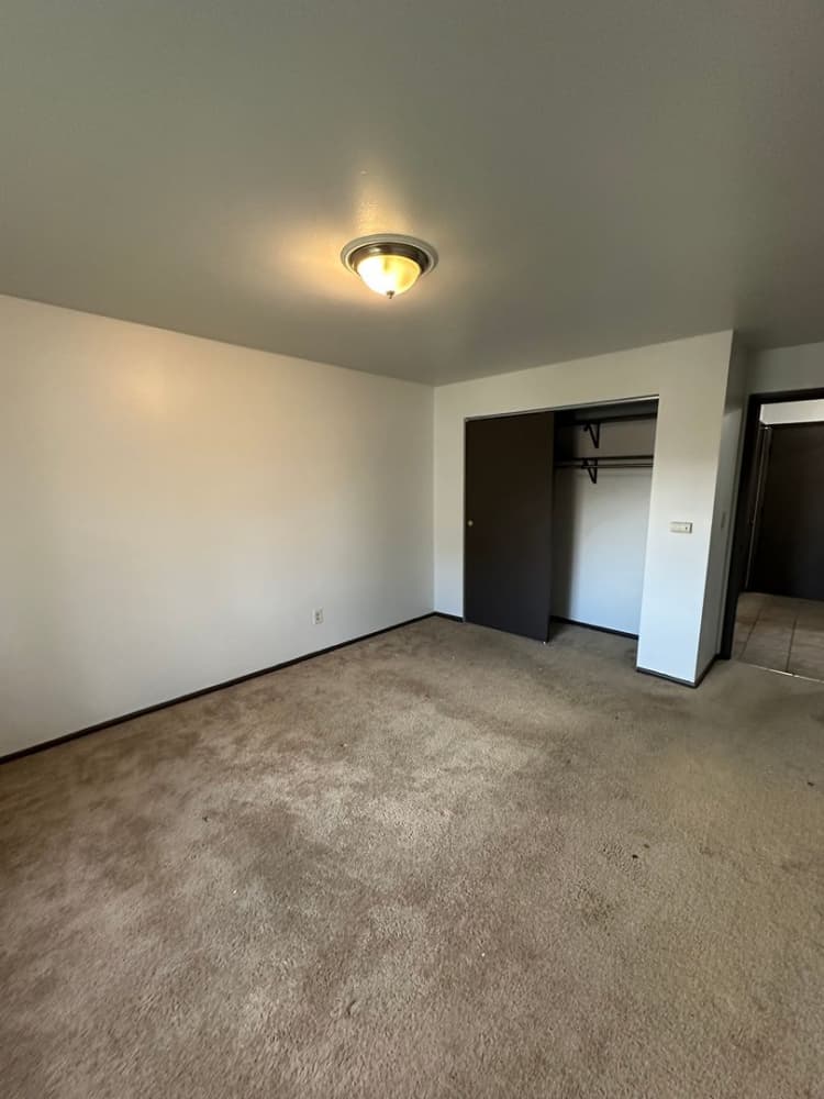 Milwaukee County apartments for rent - image - large (19).jpeg