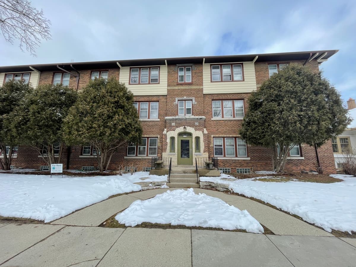 Milwaukee County apartments for rent - image - large (8).jpeg