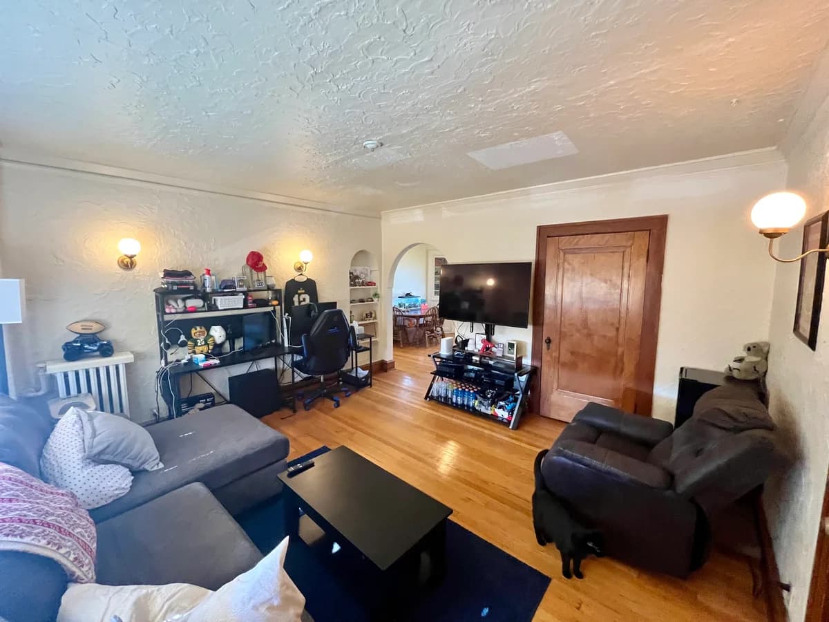 Milwaukee County apartments for rent - Property image - 1800-1808 E Olive St - 3