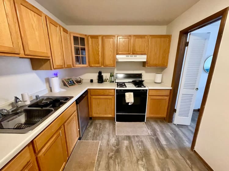 Milwaukee County apartments for rent - image - large (35).jpeg