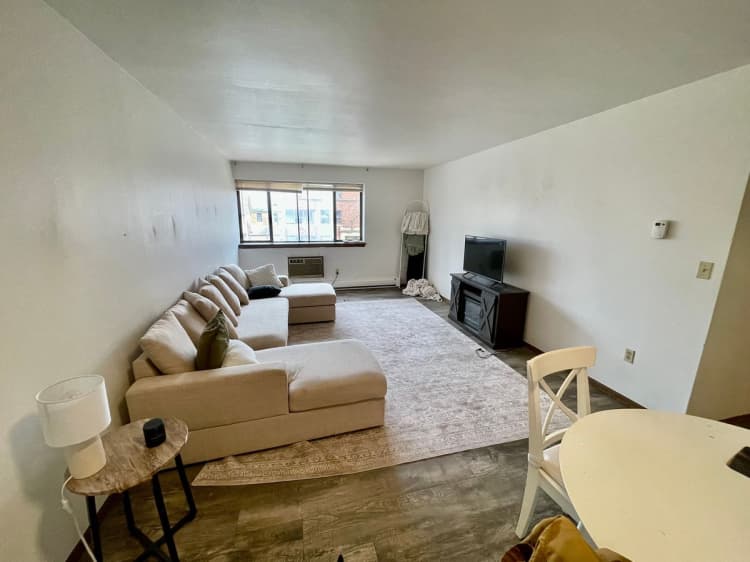 Milwaukee County apartments for rent - image - large (26).jpeg