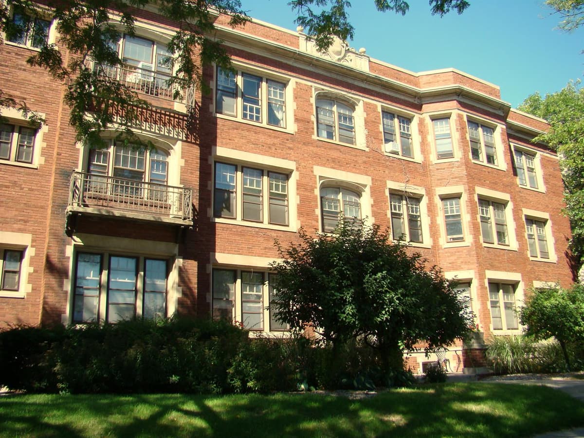 Milwaukee County apartments for rent - Property image - Edgeview - 1