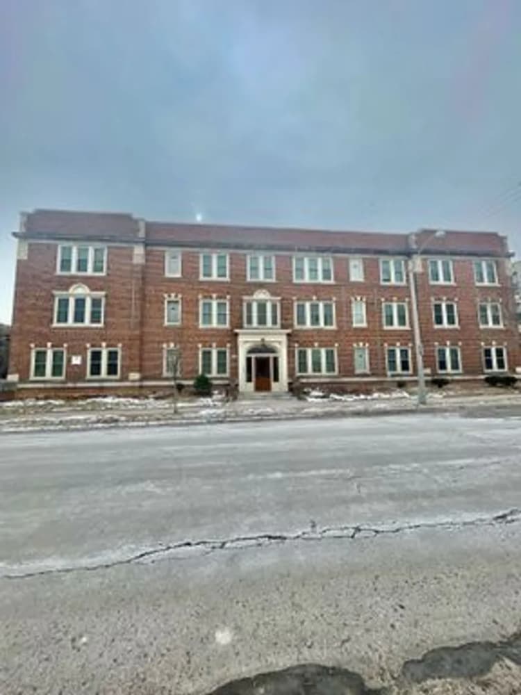 Milwaukee County apartments for rent - image - imgi_9_large.webp