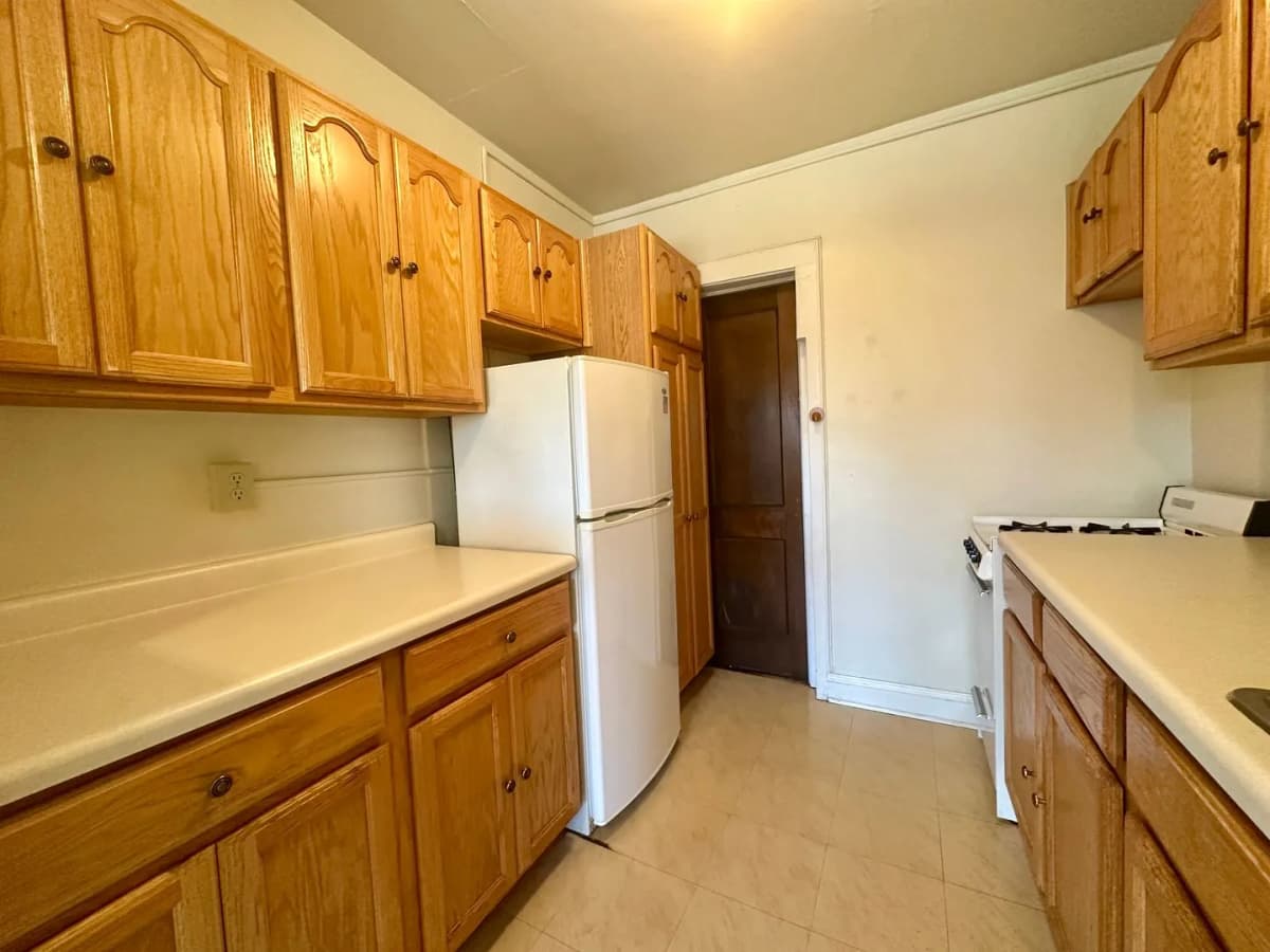 Milwaukee County apartments for rent - Property image - 1725 E Park Place - 3