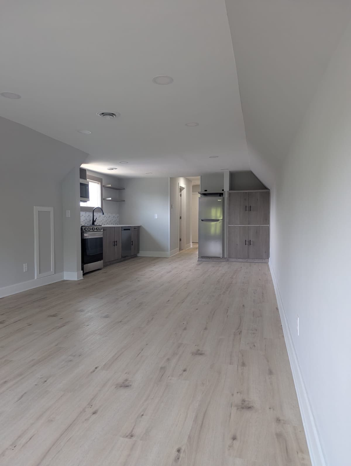 Milwaukee County apartments for rent - Property image - 2017-2019 North Hubbard Street - 2