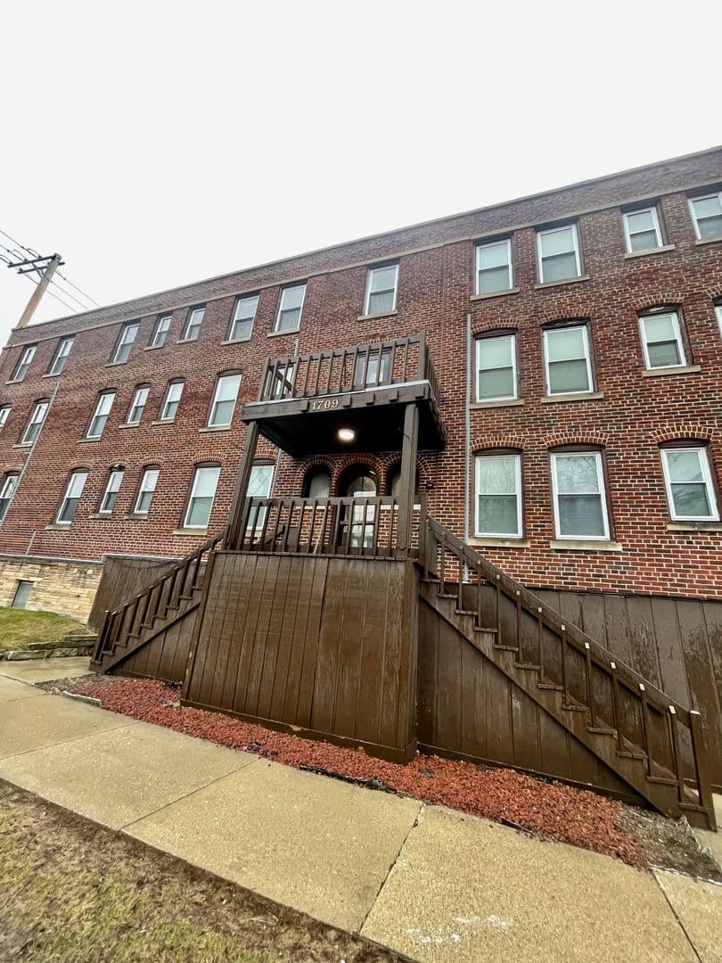 Milwaukee County apartments for rent - Property image - 2920 E Hampshire St - 3