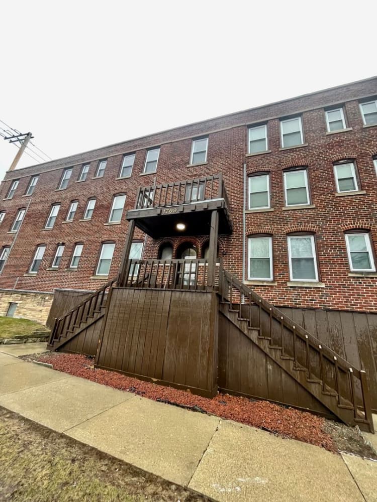 Milwaukee County apartments for rent - image - large (4).jpeg
