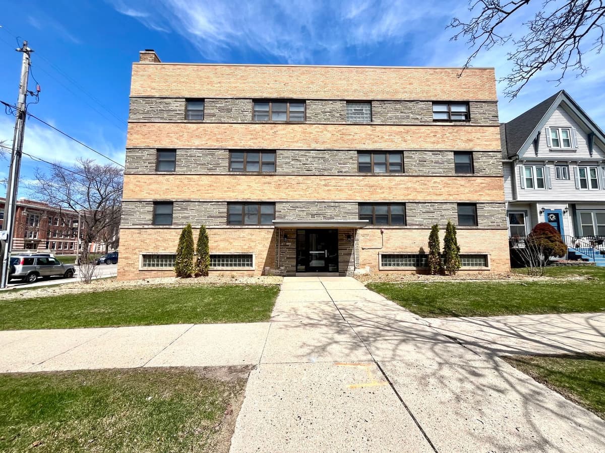 Milwaukee County apartments for rent - Property image - 4384 N Wilson Dr - 2