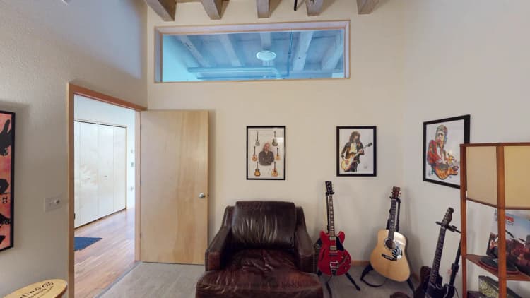 Milwaukee County apartments for rent - image - Bridgeview - Room 1.jpg