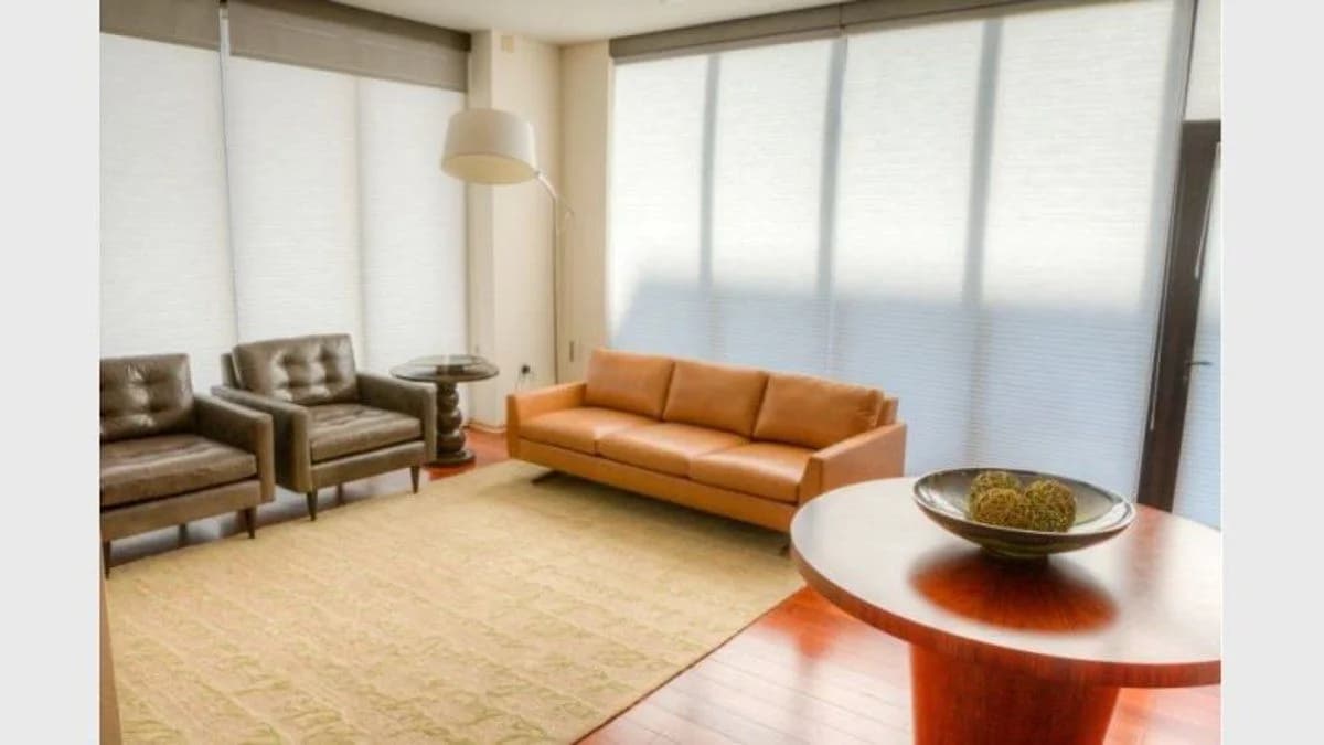 Milwaukee County apartments for rent - image - Bridgeview - Living room 1.jpg