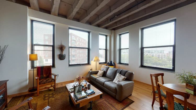 Milwaukee County apartments for rent - image - Bridgeview - Tv lounge 1.jpg