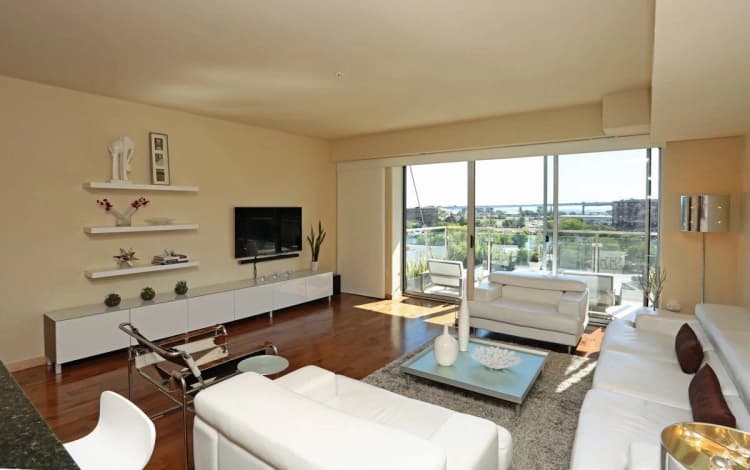Milwaukee County apartments for rent - image - Oregon Apartments - Living room 1.jpg