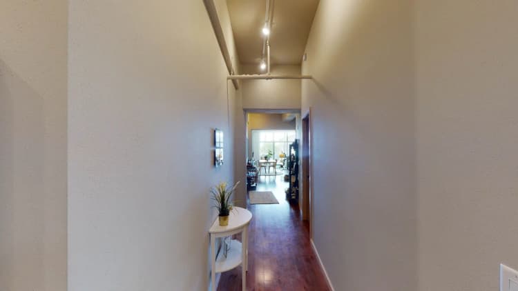 Milwaukee County apartments for rent - image - Oregon Apartments - Enterence 2.jpg