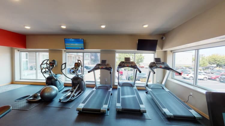 Milwaukee County apartments for rent - image - Oregon Apartments - Gym 2.jpg