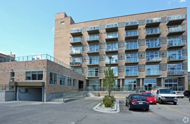 Milwaukee County apartments for rent - image - Oregon Apartments - Exterior 4.jpg