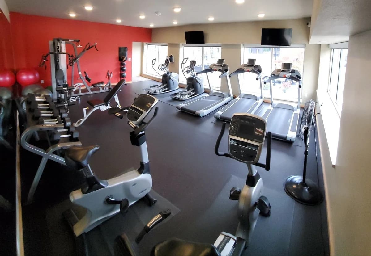 Milwaukee County apartments for rent - image - Oregon Apartments - Gym.jpg