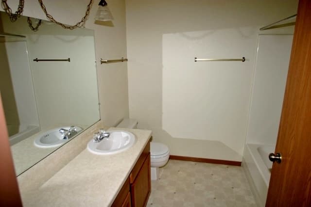 undefined apartments for rent - image - cp-master-bath_1_orig.jpeg